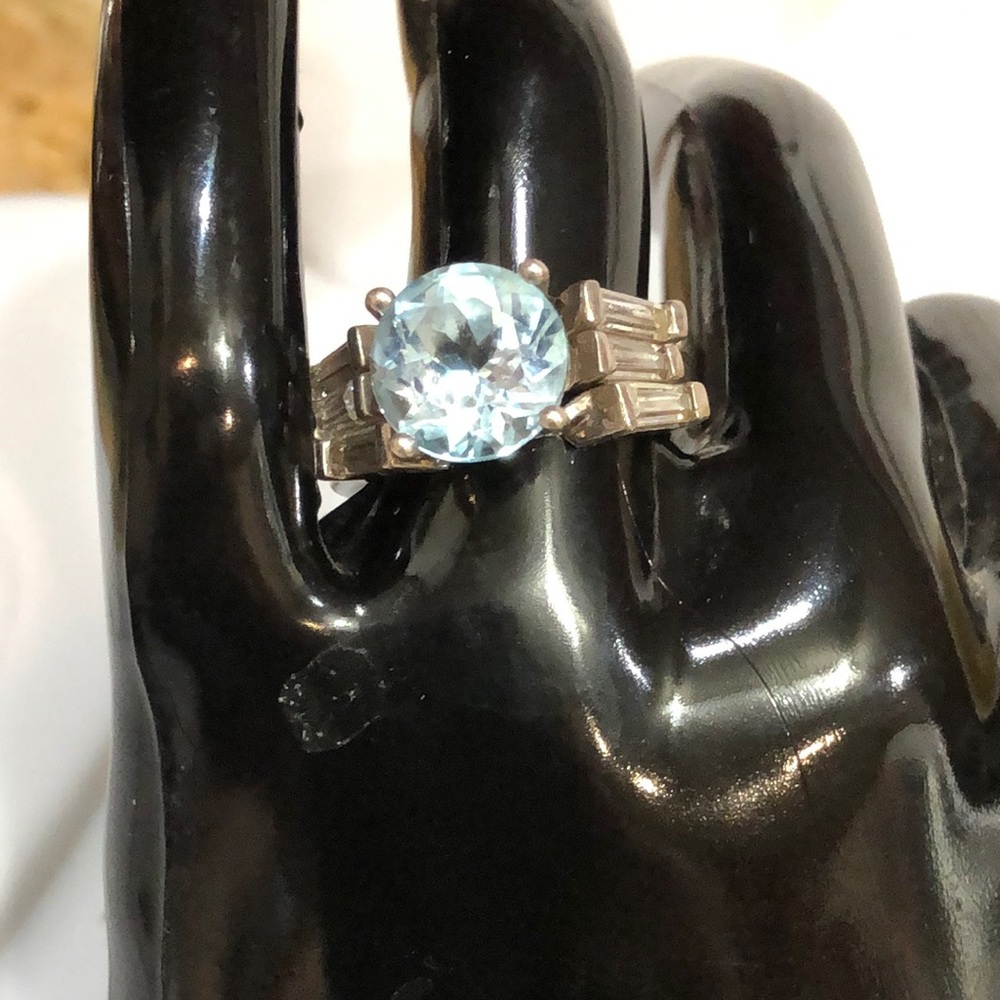 Avon Silvertone Marquise Ring with jacket Set with Clear Stones New Sz 6